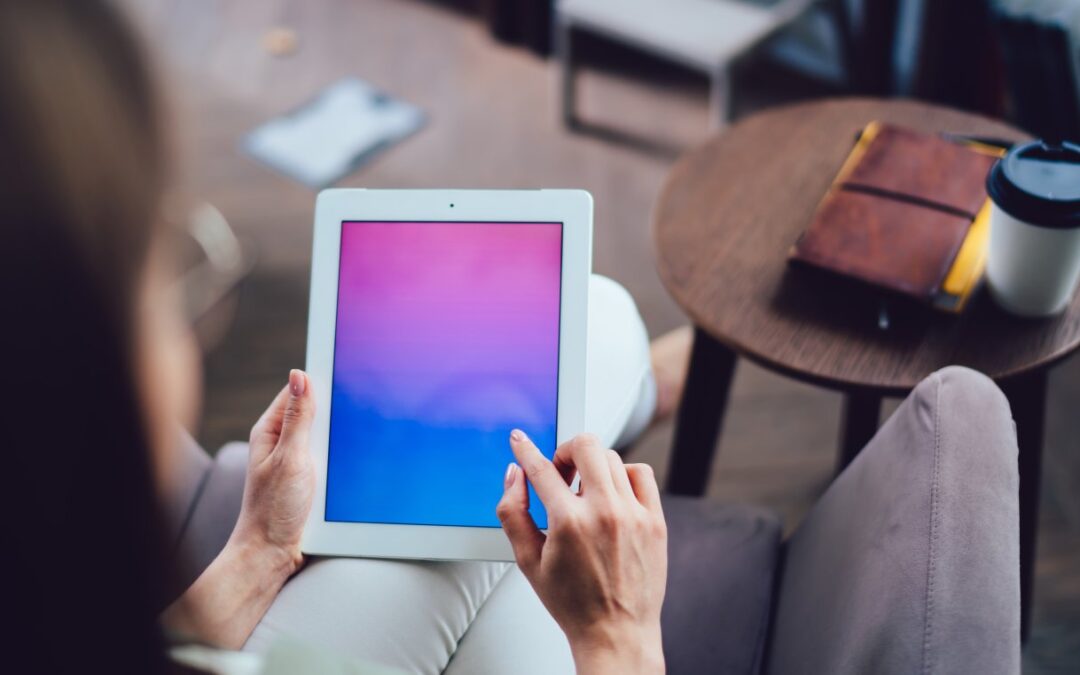 Książki, filmy i własne notatki na jednym ekranie – jak dopasować tablet do codziennego odbioru kultury?